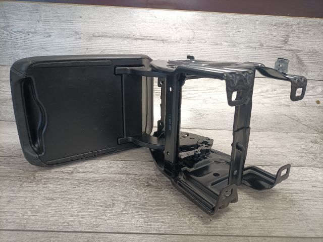 bontott AUDI A5 Könyöklő