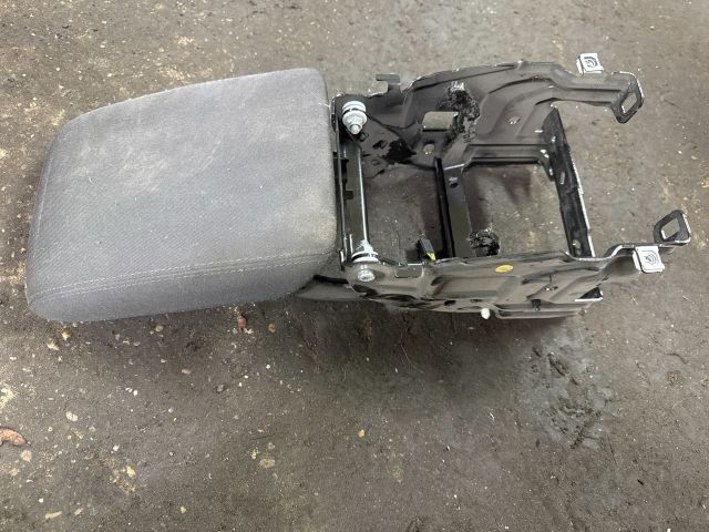 bontott AUDI A5 Könyöklő