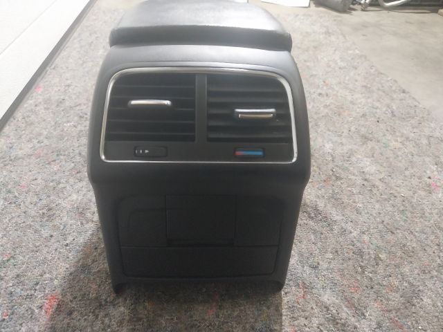 bontott AUDI A5 Könyöklő