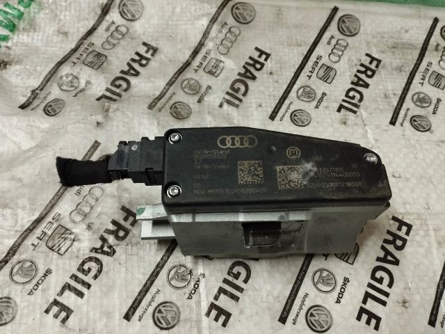 bontott AUDI A5 Kormányzár (Elektromos)