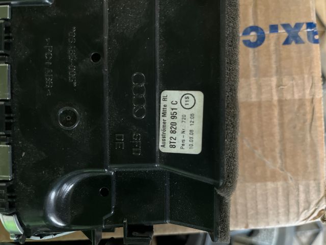 bontott AUDI A5 Középső Szellőző