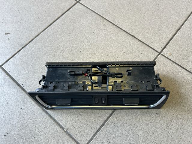 bontott AUDI A5 Középső Szellőző