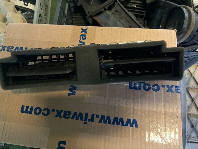 bontott AUDI A5 Középső Szellőző