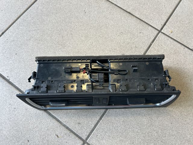 bontott AUDI A5 Középső Szellőző