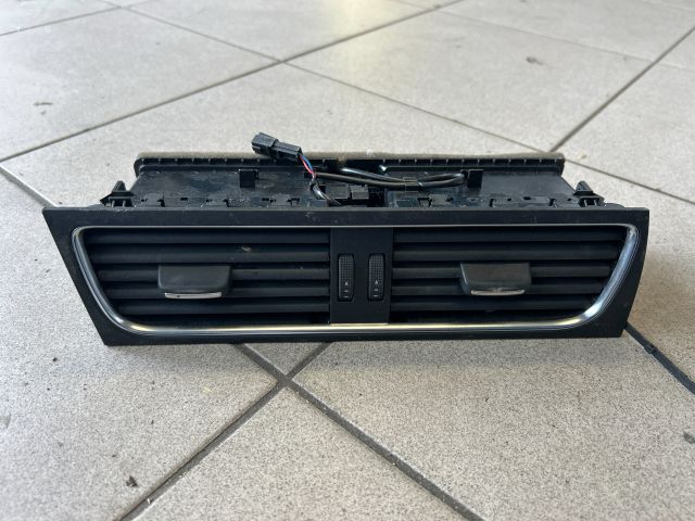 bontott AUDI A5 Középső Szellőző