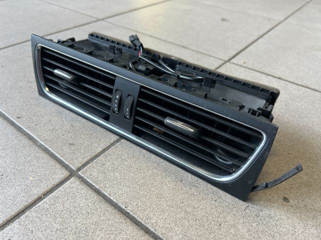 bontott AUDI A5 Középső Szellőző