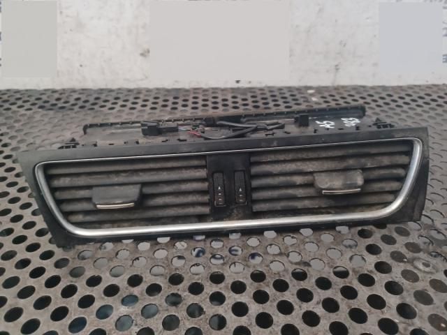 bontott AUDI A5 Középső Szellőző