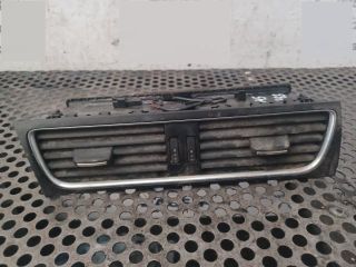 bontott AUDI A5 Középső Szellőző