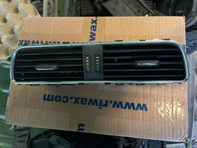 bontott AUDI A5 Középső Szellőző