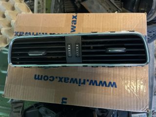 bontott AUDI A5 Középső Szellőző