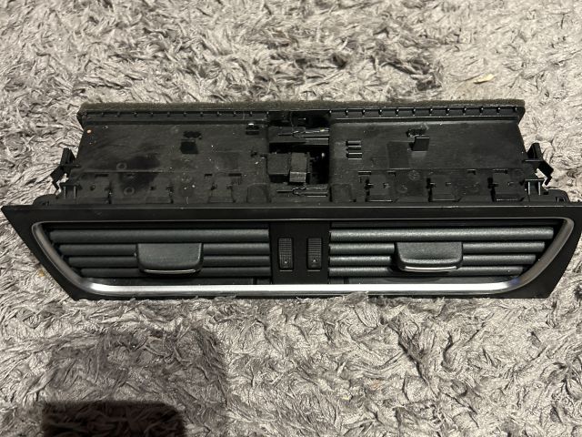 bontott AUDI A5 Középső Szellőző