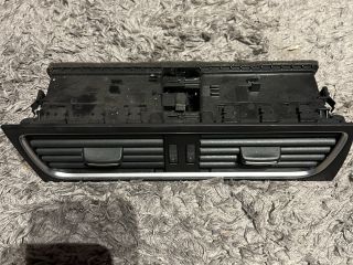 bontott AUDI A5 Középső Szellőző