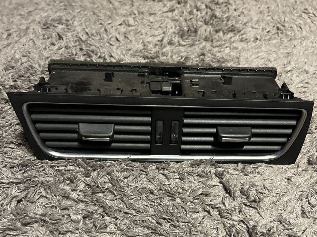 bontott AUDI A5 Középső Szellőző