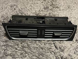 bontott AUDI A5 Középső Szellőző