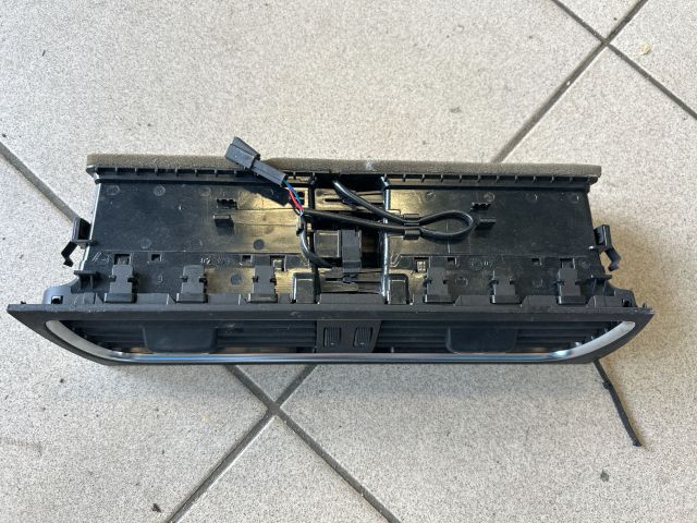 bontott AUDI A5 Középső Szellőző