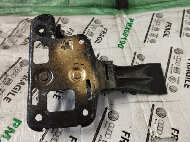 bontott AUDI A5 Motorháztető Nyitó Kar / Gomb