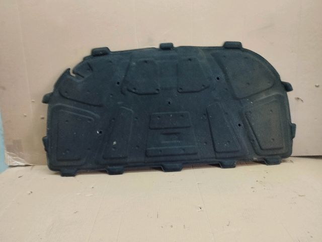 bontott AUDI A5 Motorháztető Szigetelés