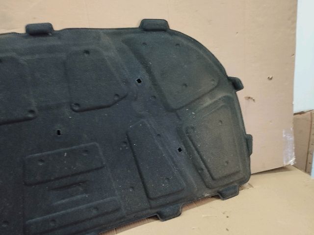 bontott AUDI A5 Motorháztető Szigetelés