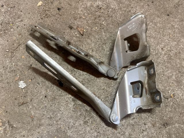 bontott AUDI A5 Motorháztető Zsanér Pár