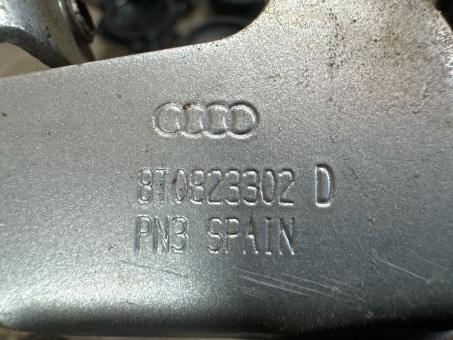 bontott AUDI A5 Motorháztető Zsanér Pár