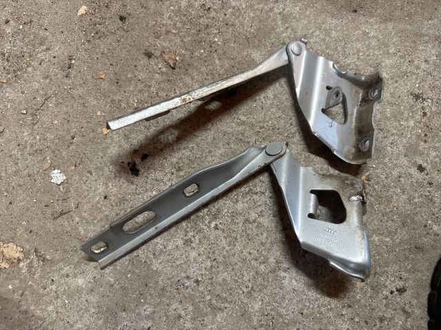 bontott AUDI A5 Motorháztető Zsanér Pár