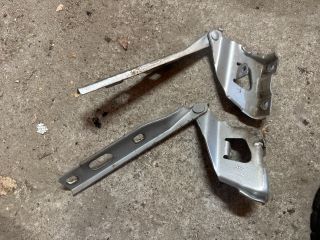 bontott AUDI A5 Motorháztető Zsanér Pár