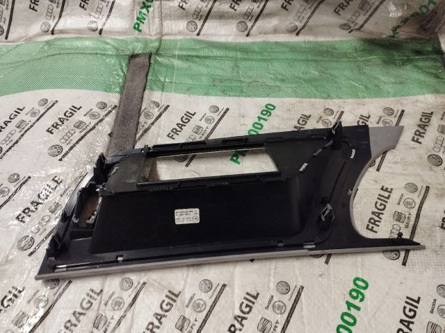 bontott AUDI A5 Multifunkciós Kijelző Keret