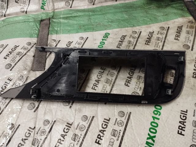 bontott AUDI A5 Multifunkciós Kijelző Keret