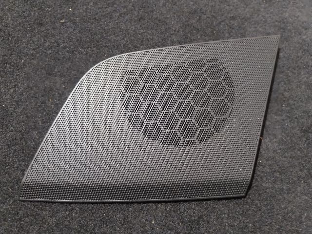 bontott AUDI A5 Műszerfal Bal Hangszóró Burkolat