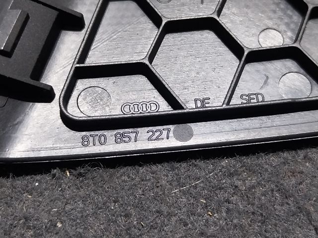 bontott AUDI A5 Műszerfal Bal Hangszóró Burkolat