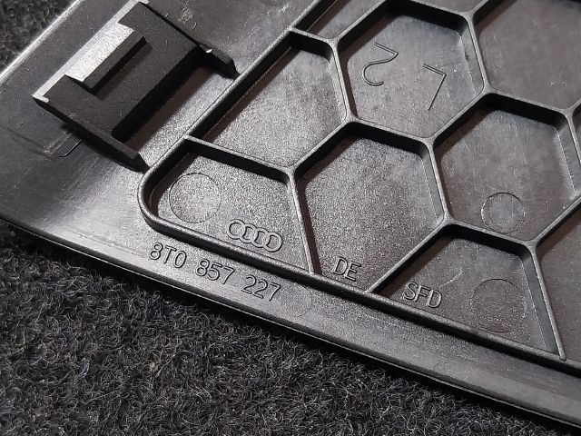 bontott AUDI A5 Műszerfal Bal Hangszóró Burkolat