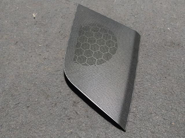 bontott AUDI A5 Műszerfal Bal Hangszóró Burkolat