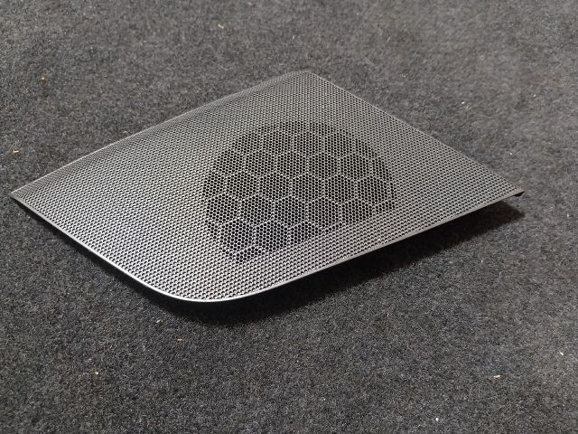 bontott AUDI A5 Műszerfal Jobb Hangszóró Burkolat