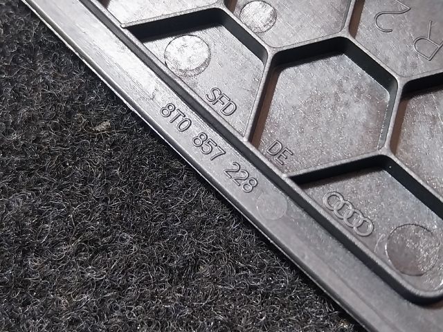 bontott AUDI A5 Műszerfal Jobb Hangszóró Burkolat