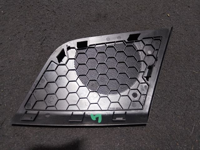 bontott AUDI A5 Műszerfal Jobb Hangszóró Burkolat