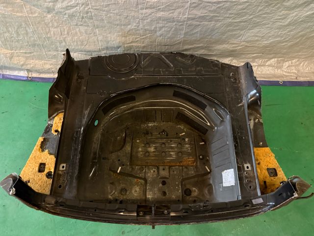 bontott AUDI A5 Pótkerék Tartó Fenéklemez