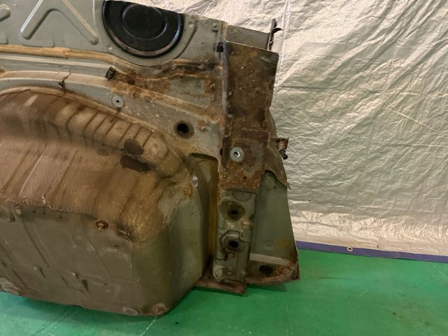 bontott AUDI A5 Pótkerék Tartó Fenéklemez