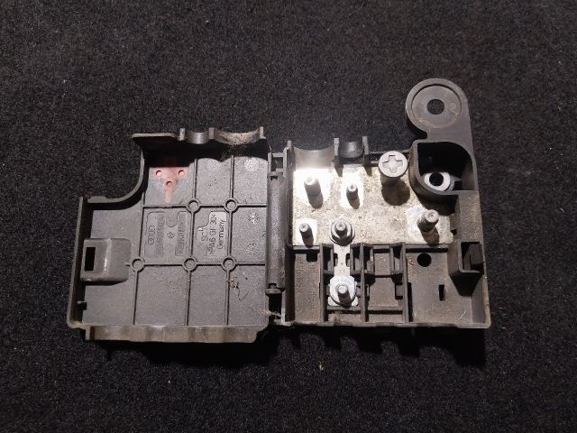 bontott AUDI A5 Pozitív Kábel Elosztó