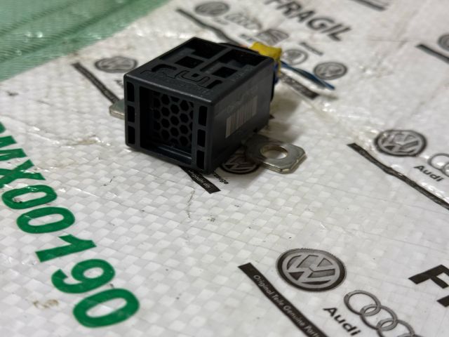 bontott AUDI A5 Pozitív Kábel Elosztó