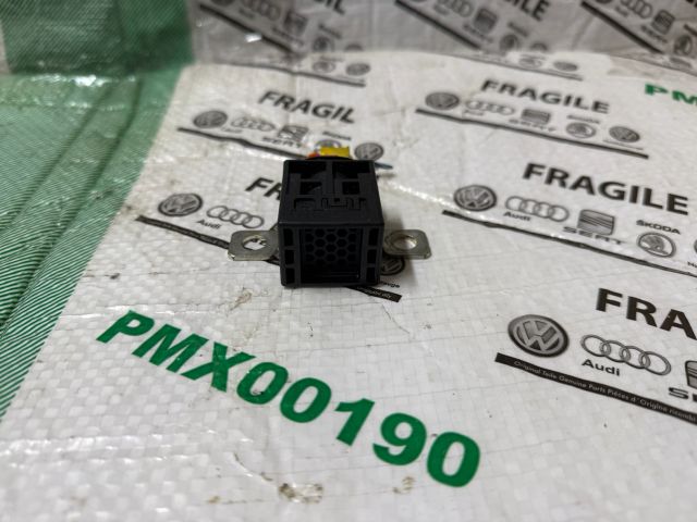 bontott AUDI A5 Pozitív Kábel Elosztó