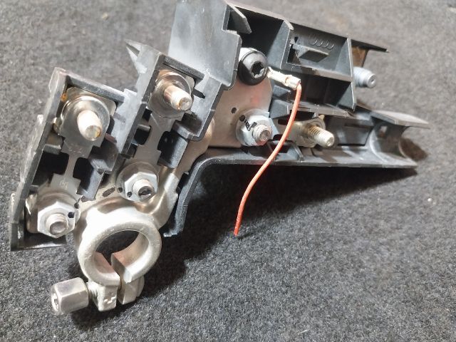 bontott AUDI A5 Pozitív Kábel Elosztó