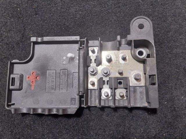 bontott AUDI A5 Pozitív Kábel Elosztó