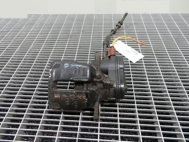 bontott AUDI A5 Jobb hátsó Féknyereg Munkahengerrel