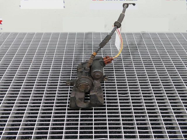 bontott AUDI A5 Jobb hátsó Féknyereg Munkahengerrel