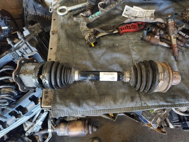 bontott AUDI A5 Bal Féltengely