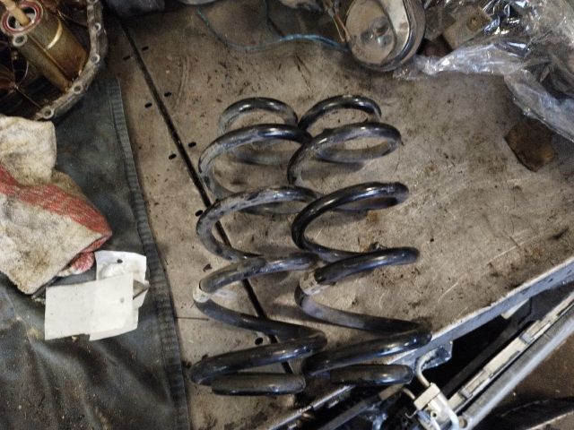 bontott AUDI A5 Hátsó Rugó Pár