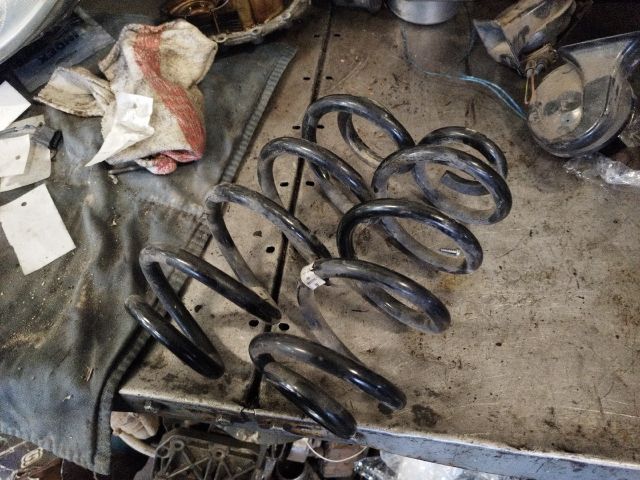 bontott AUDI A5 Hátsó Rugó Pár