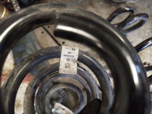 bontott AUDI A5 Hátsó Rugó Pár