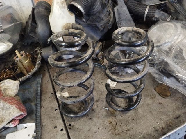 bontott AUDI A5 Hátsó Rugó Pár