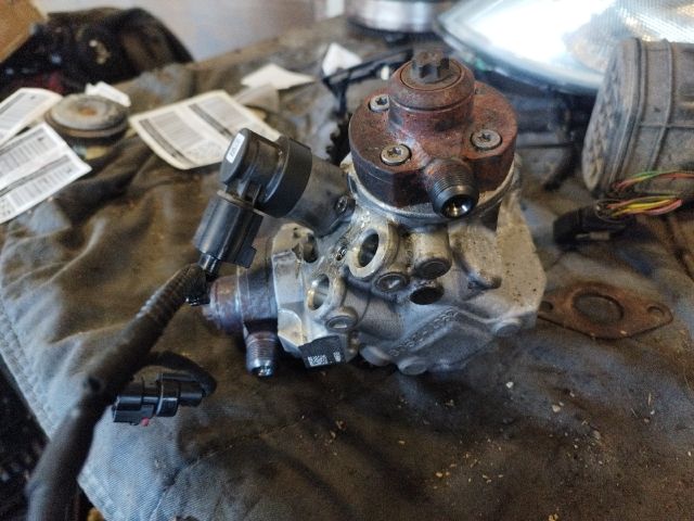 bontott AUDI A5 Nagynyomású Szivattyú